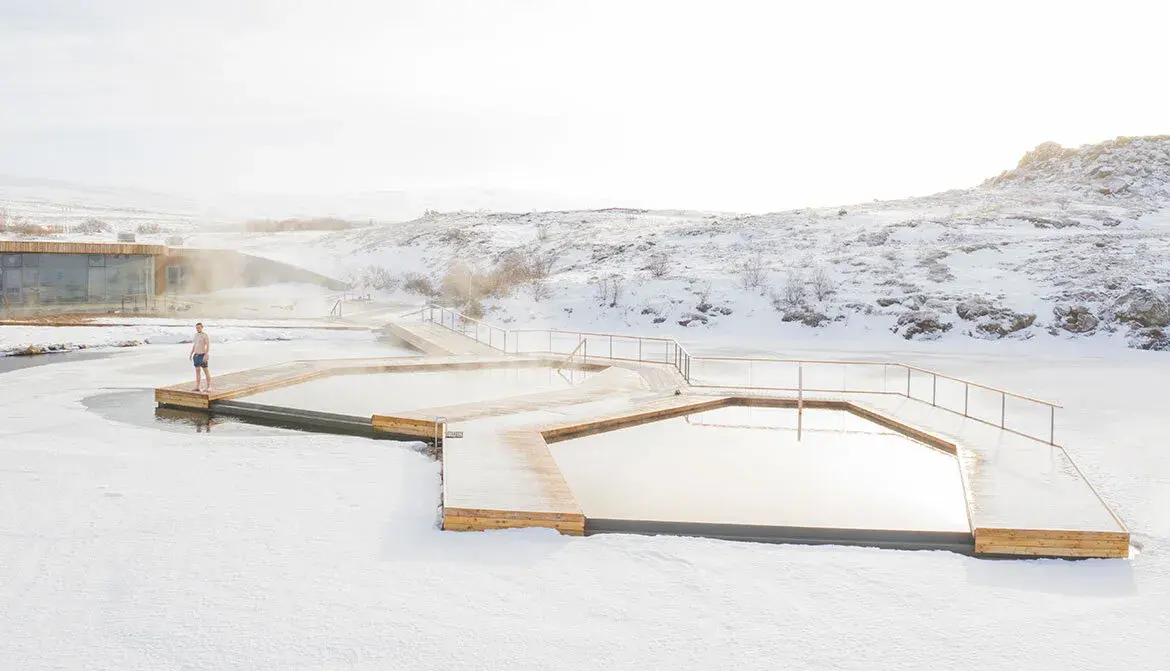 Floating pool lifts you above the ordinary &ndash;&nbsp;see our customised solutions